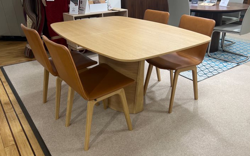 Oak Dining Table & 4 Tan Leather Chairs
W:142/180cm D:102cm
Was £3,013 Now £2,219